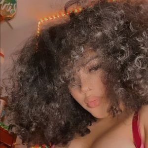 Meet your Posher, Adriana